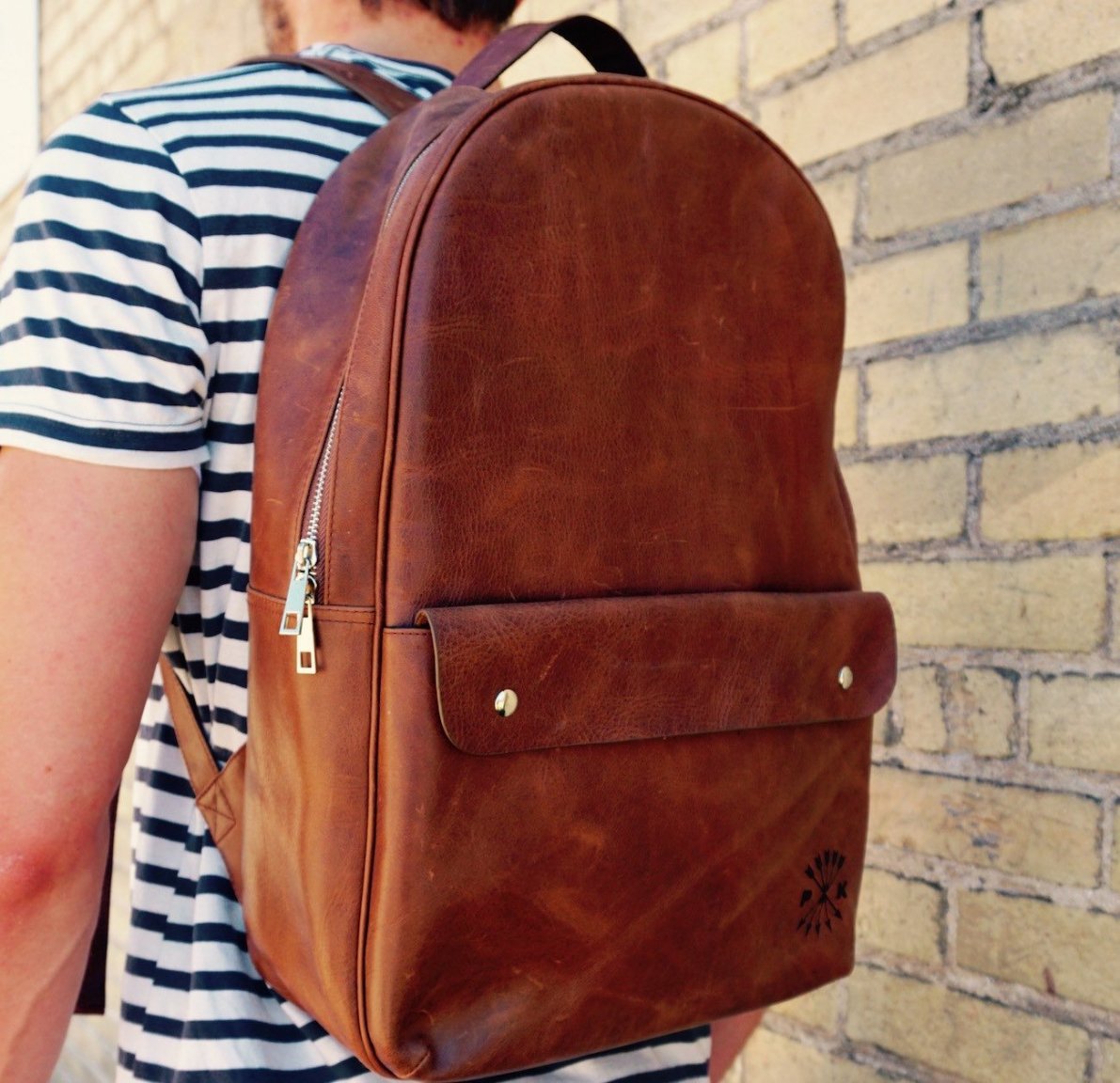 Minimalist-Leather-Backpack-by-Paesk-Goods-02.jpeg