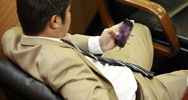 ThailandPornInParliamentFront.jpg.3be8b555c823c0f8afc3dac7242bd84b.jpg