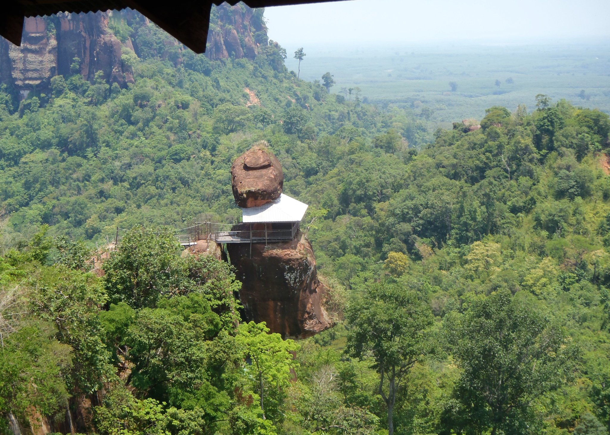 Phu Tok rock on top of shelter.jpg
