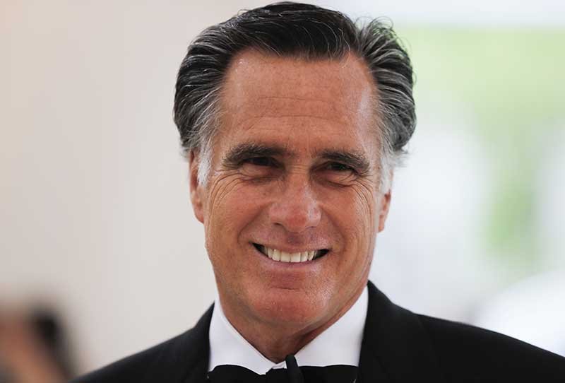 2019-01-02T142625Z_1_LYNXNPEF010NV_RTROPTP_4_USA-TRUMP-ROMNEY.JPG