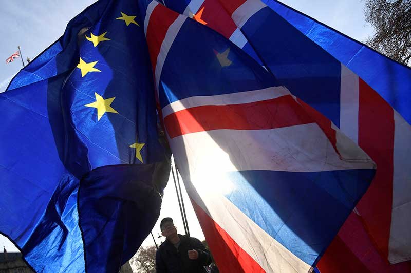 2019-01-07T215308Z_2_LYNXNPEF060PS_RTROPTP_4_BRITAIN-EU.JPG