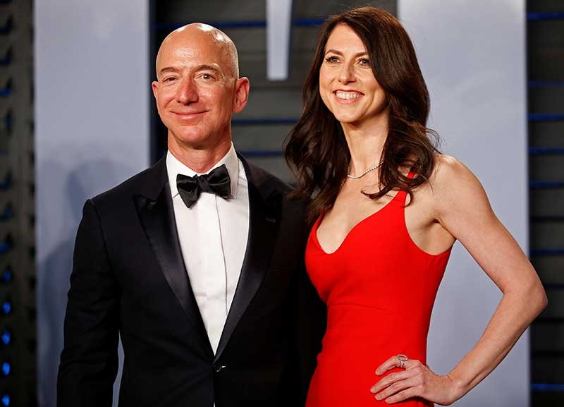 2019-01-10T182126Z_2_LYNXNPEF091LP_RTROPTP_4_USA-AMAZON-INVESTORS.JPG