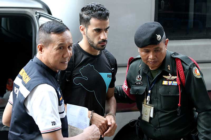 2019-01-16T180037Z_2_LYNXNPEF0F0Q2_RTROPTP_4_THAILAND-BAHRAIN-REFUGEE-FIFA.JPG