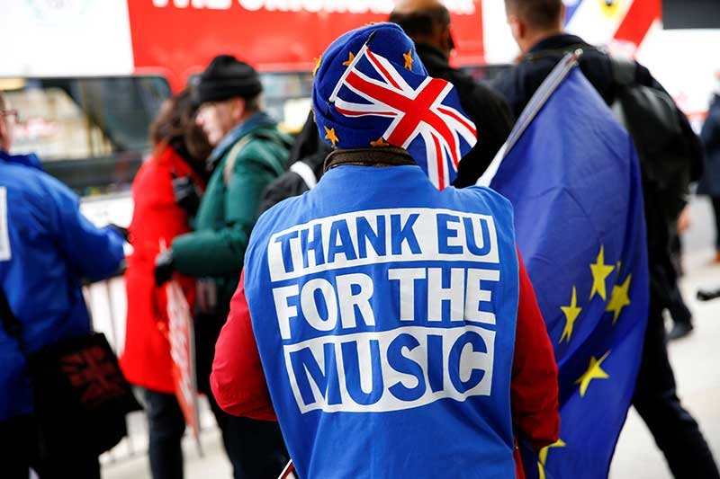 2019-01-17T141110Z_2_LYNXNPEF0G0E3_RTROPTP_4_BRITAIN-EU.JPG
