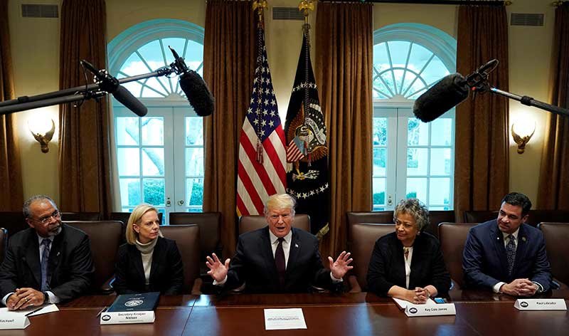 2019-01-23T230937Z_1_LYNXNPEF0M1XX_RTROPTP_4_USA-SHUTDOWN.JPG