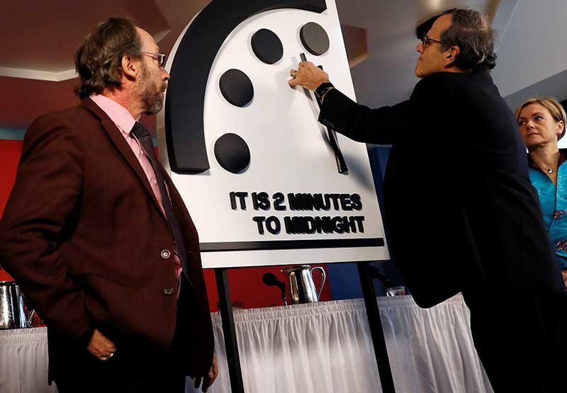 2019-01-24T204428Z_3_LYNXNPEF0N20K_RTROPTP_4_SCIENCE-DOOMSDAYCLOCK.JPG