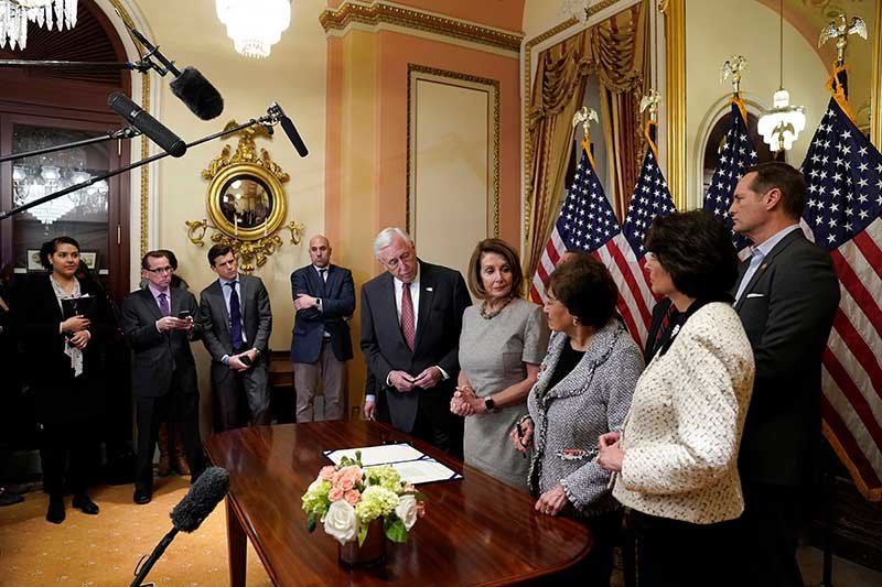 2019-01-27T201919Z_2_LYNXNPEF0Q09D_RTROPTP_4_USA-SHUTDOWN.JPG