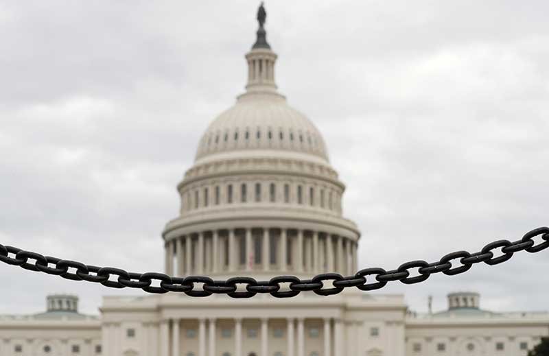 2019-01-29T230926Z_2_LYNXNPEF0S1H4_RTROPTP_4_USA-SHUTDOWN.JPG