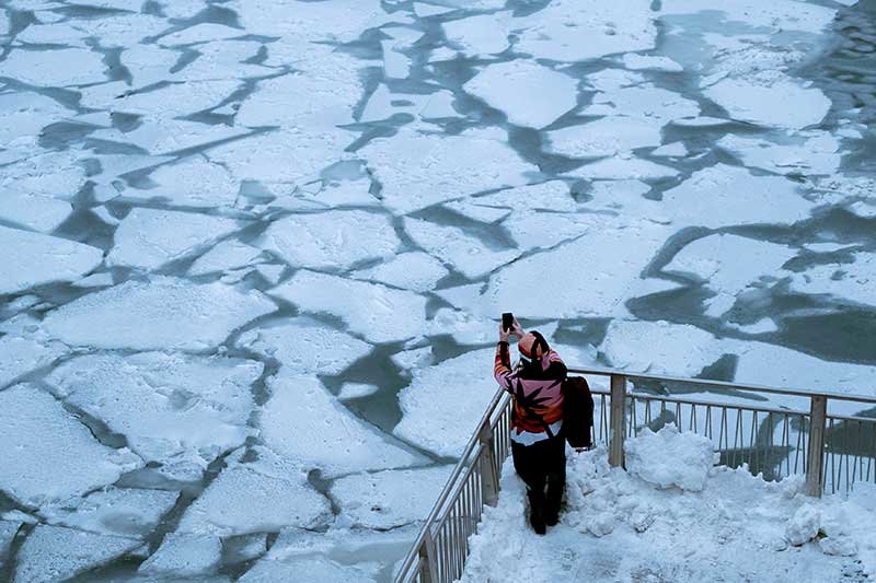 2019-01-30T022848Z_2_LYNXNPEF0T03H_RTROPTP_4_USA-WEATHER-POLAR-VORTEX.JPG
