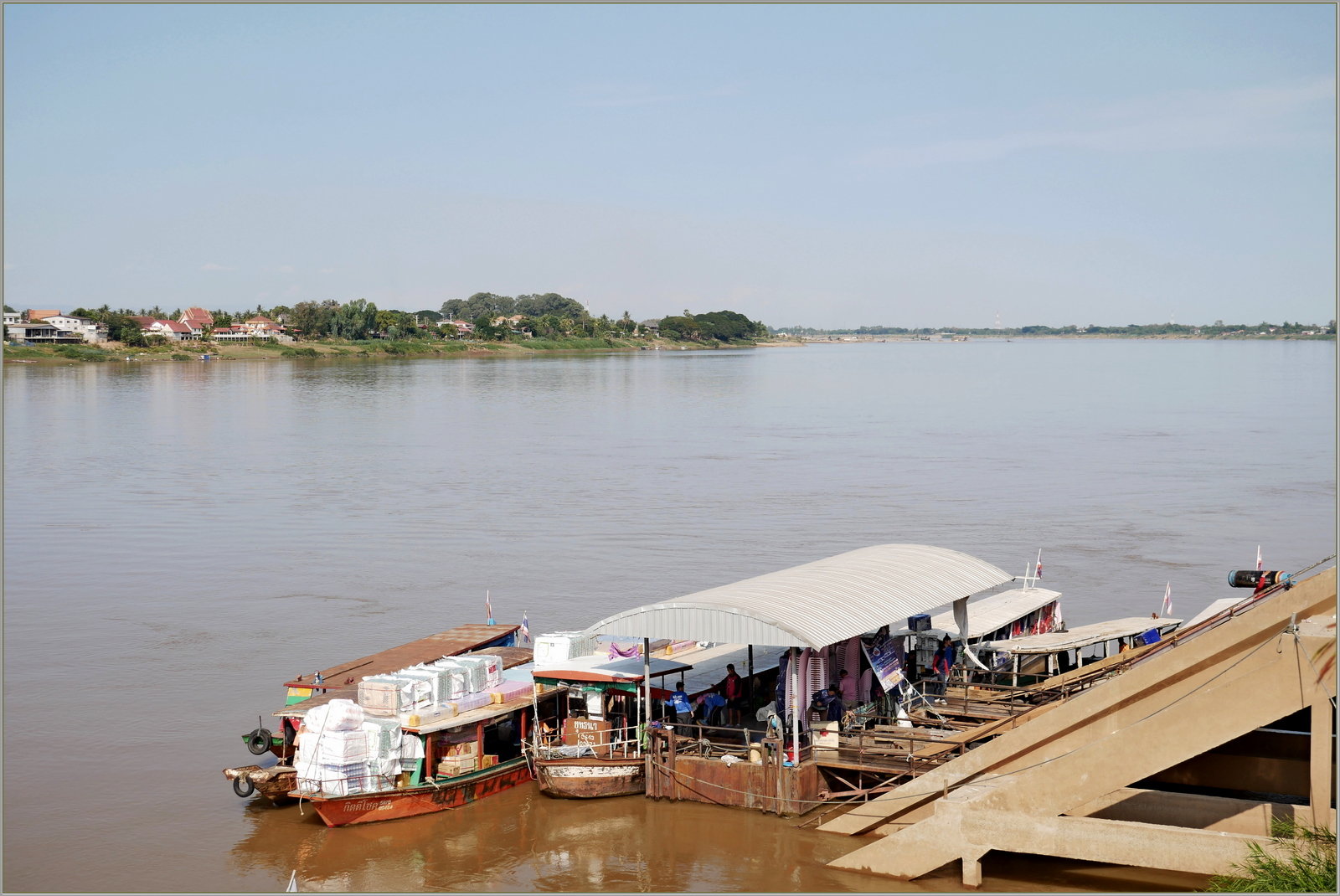 P1060711_Nong_Khai.JPG.684b905fd85d737a4df629bd88d2f17f.JPG