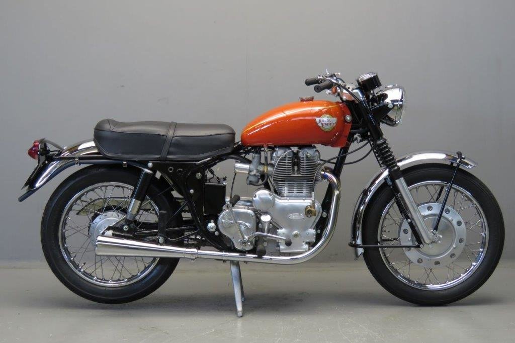 Royal-enfield-1967-interceptor-2509-1.jpg.640f77a4095f0d4fe0502bf7fafb3121.jpg