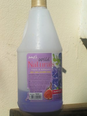 shampoo-02.jpg.c64c8d8d461a84a3b571d5349c855936.jpg