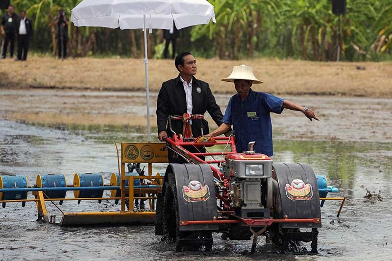 2019-02-05T223018Z_2_LYNXNPEF141NZ_RTROPTP_4_THAILAND-POLITICS-PRAYUTH.JPG