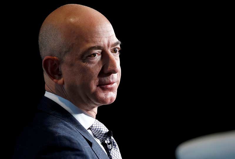 2019-02-08T025754Z_2_LYNXNPEF161YR_RTROPTP_4_AMAZON-BEZOS.JPG