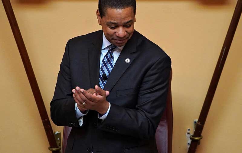 2019-02-10T190642Z_1_LYNXNPEF190IL_RTROPTP_4_VIRGINIA-POLITICS.JPG