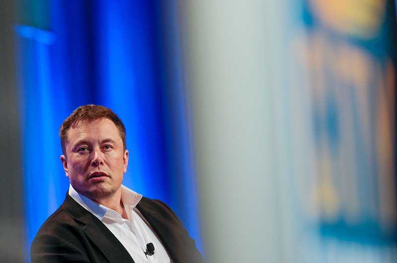 2019-02-26T220601Z_1_LYNXNPEF1P1P9_RTROPTP_4_TESLA-CHAIR.JPG