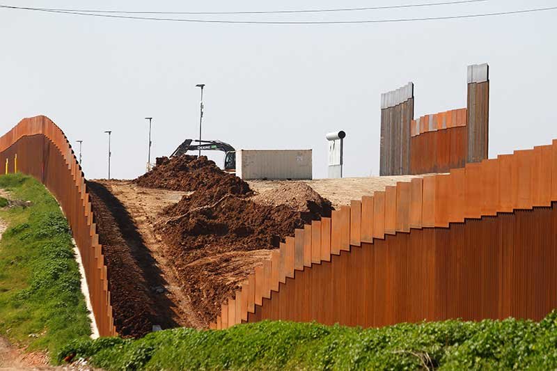 2019-02-28T210741Z_1_LYNXNPEF1R1P8_RTROPTP_4_USA-IMMIGRATION-WALL.JPG