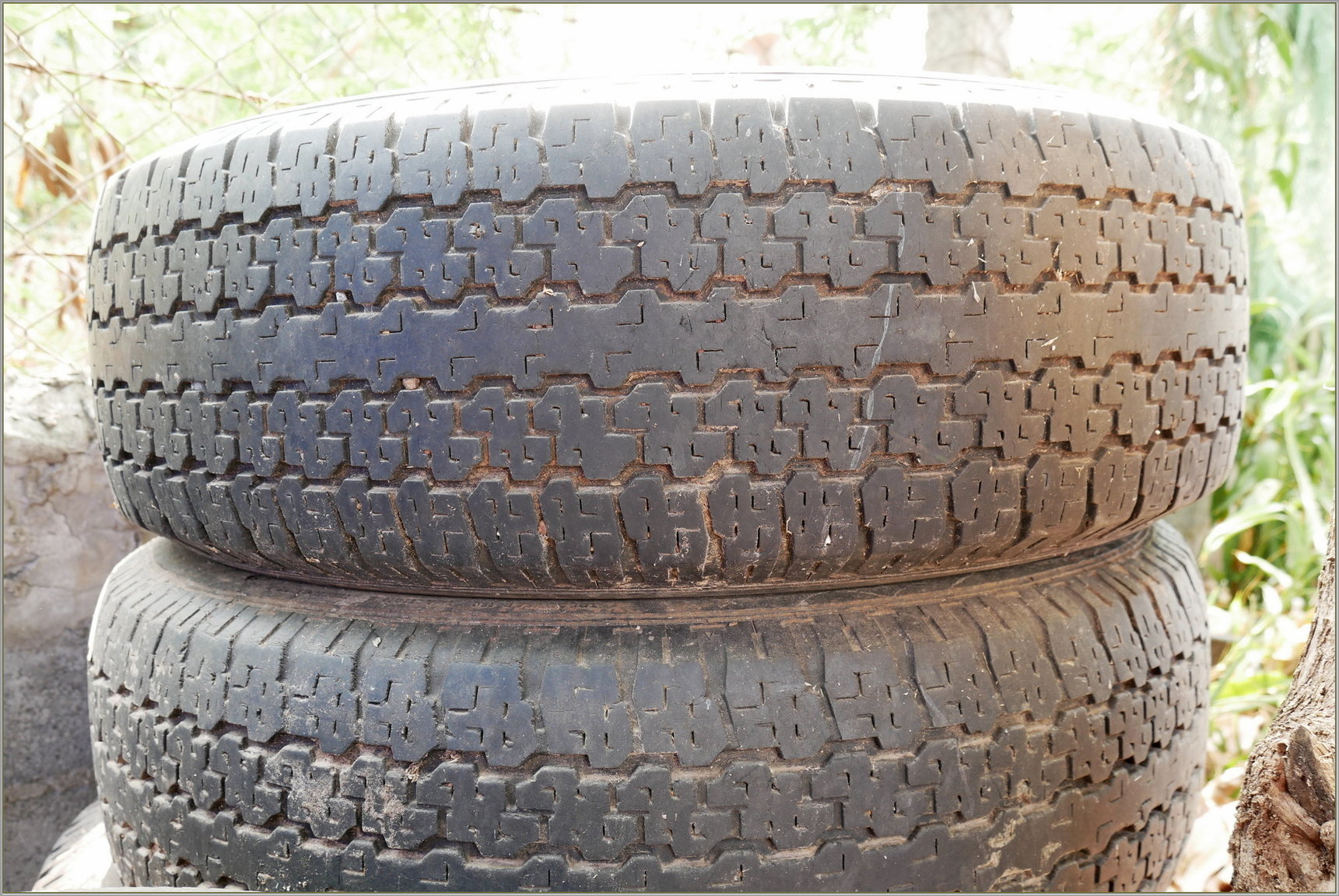 P1060887_old_tyre_Isuzu.thumb.JPG.73ddb92f852c3bcf493263e028558975.JPG