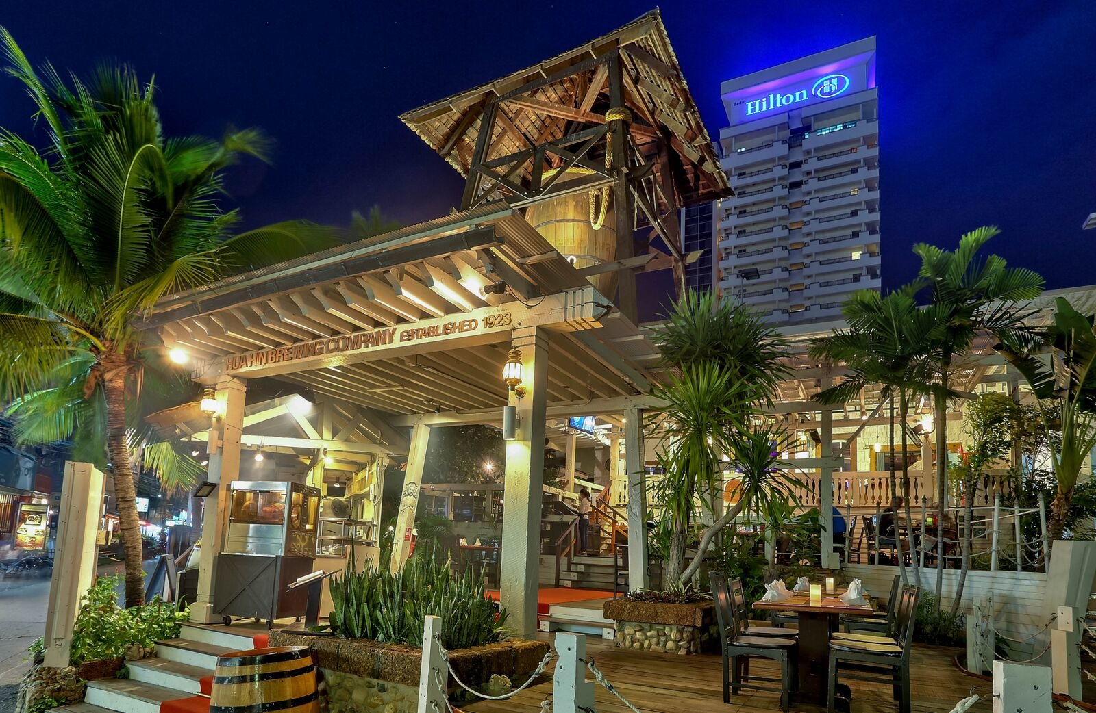 Hilton Hua Hin Resort & Spa “Ozone Band” to Beer House from