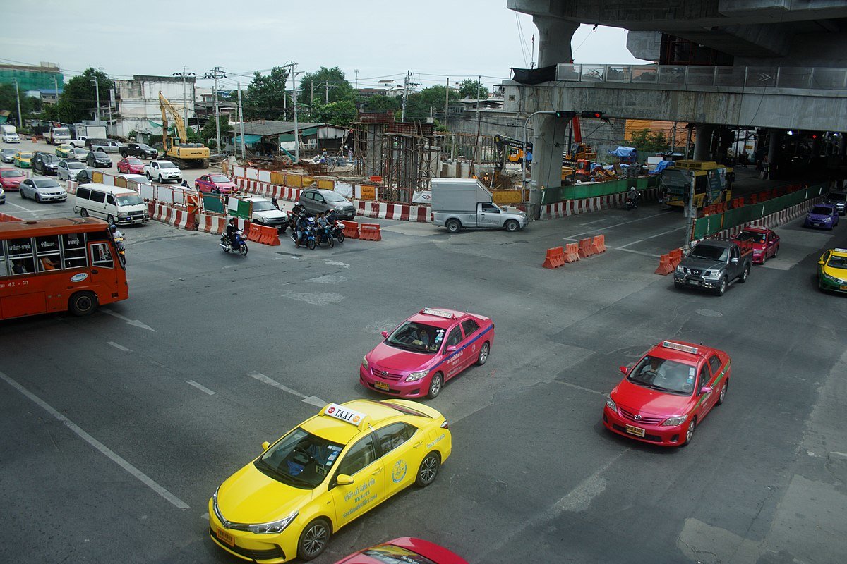 1200px-Fai_Chai_Intersection_2018.jpg