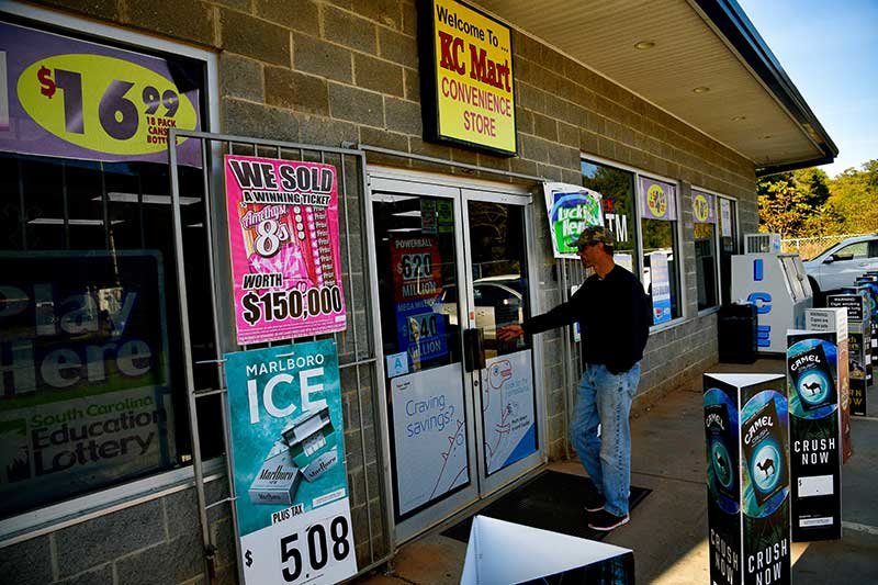 2019-03-05T030758Z_1_LYNXNPEF2405V_RTROPTP_4_USA-LOTTERY-SOUTH-CAROLINA.JPG