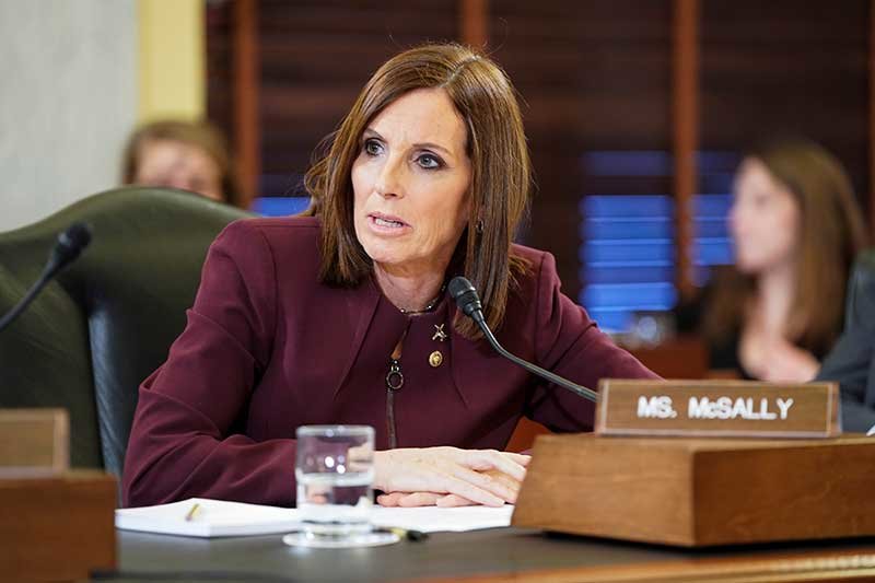 2019-03-06T222014Z_1_LYNXNPEF2524H_RTROPTP_4_USA-CONGRESS-MCSALLY.JPG