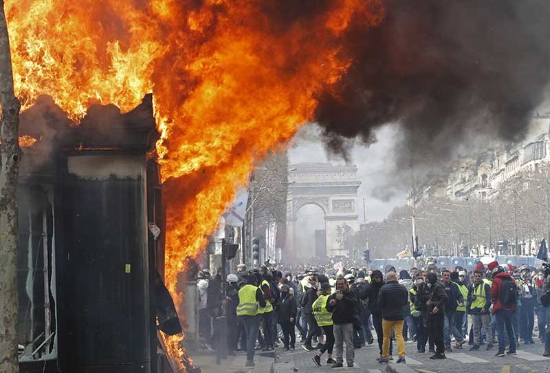 2019-03-17T133954Z_1_LYNXNPEF2G0KE_RTROPTP_4_FRANCE-PROTESTS.JPG