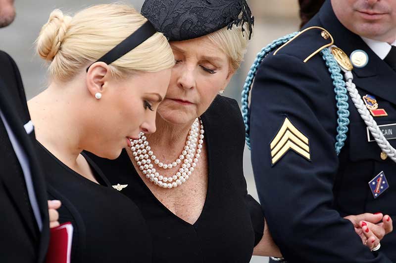 2019-03-20T213658Z_1_LYNXNPEF2J21M_RTROPTP_4_USA-MCCAIN.JPG