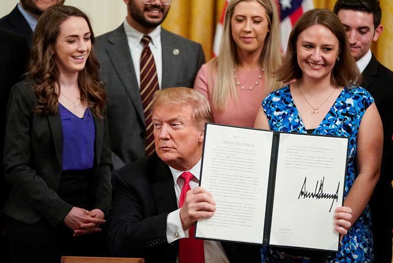 2019-03-21T205324Z_1_LYNXNPEF2K1VB_RTROPTP_4_USA-TRUMP-COLLEGES.JPG