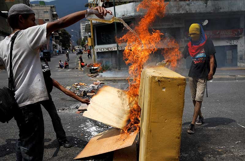 2019-03-31T205029Z_1_LYNXNPEF2U0WL_RTROPTP_4_VENEZUELA-POLITICS.JPG