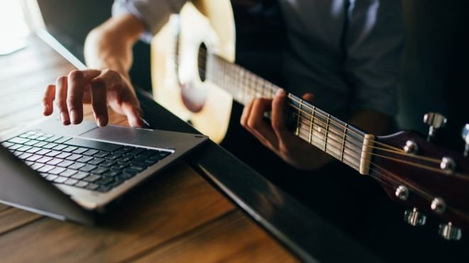 _105857882_guitarscreen.jpg