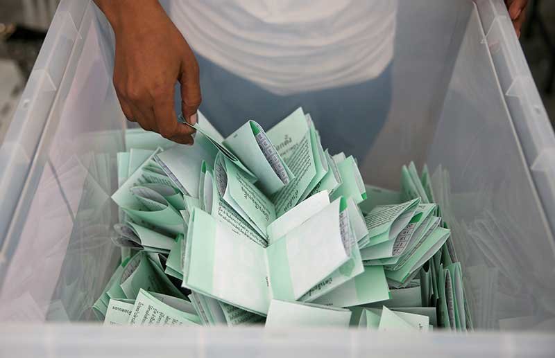 2019-04-07T093502Z_1_LYNXNPEF3608P_RTROPTP_4_THAILAND-ELECTION-ESTABLISHMENT.JPG