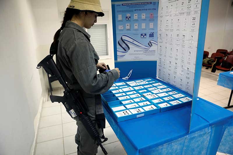 2019-04-09T042540Z_1_LYNXNPEF3807K_RTROPTP_4_ISRAEL-ELECTION-BORDER-POLICE-VOTING.JPG
