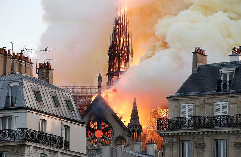 2019-04-15T185120Z_1_LYNXNPEF3E1AY_RTROPTP_4_FRANCE-NOTREDAME.JPG
