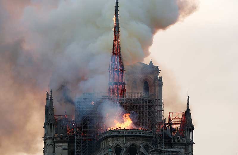 2019-04-15T185120Z_1_LYNXNPEF3E1B1_RTROPTP_4_FRANCE-NOTREDAME.JPG