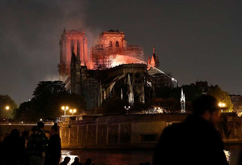 2019-04-16T005247Z_1_LYNXNPEF3F018_RTROPTP_4_FRANCE-NOTREDAME.JPG