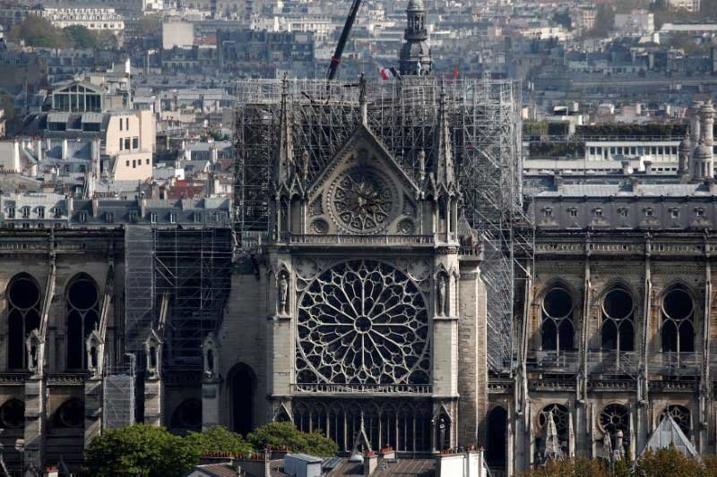 2019-04-17T114412Z_1_LYNXNPEF3G0Z2_RTROPTP_3_FRANCE-NOTREDAME.JPG