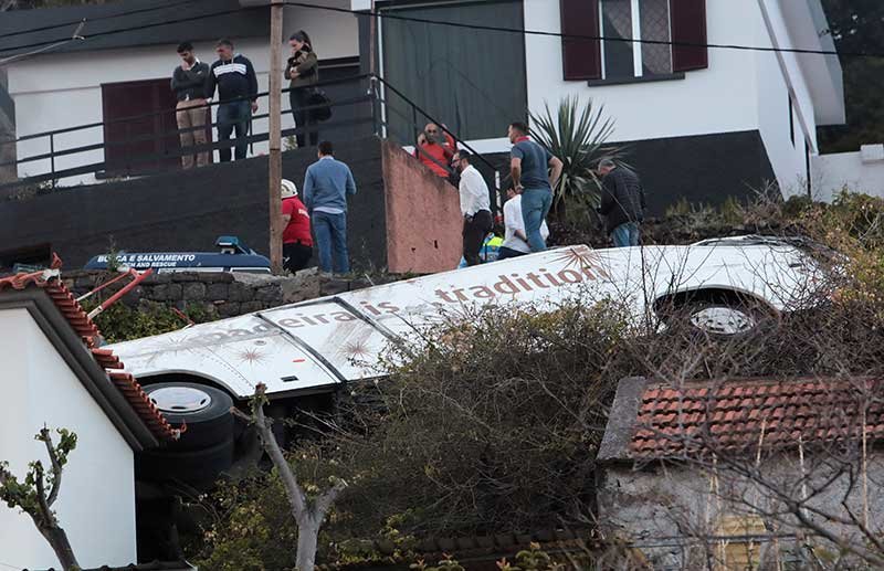 2019-04-17T210442Z_2_LYNXNPEF3G1UC_RTROPTP_4_PORTUGAL-ACCIDENT-MADEIRA.JPG