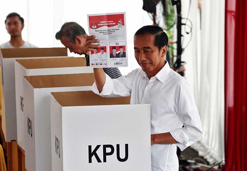 2019-04-18T065657Z_1_LYNXNPEF3H0DW_RTROPTP_4_INDONESIA-ELECTION.JPG