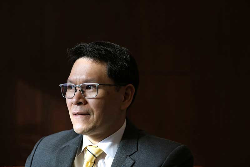 2019-04-19T043433Z_1_LYNXNPEF3I048_RTROPTP_4_THAILAND-ECONOMY-CENBANK.JPG