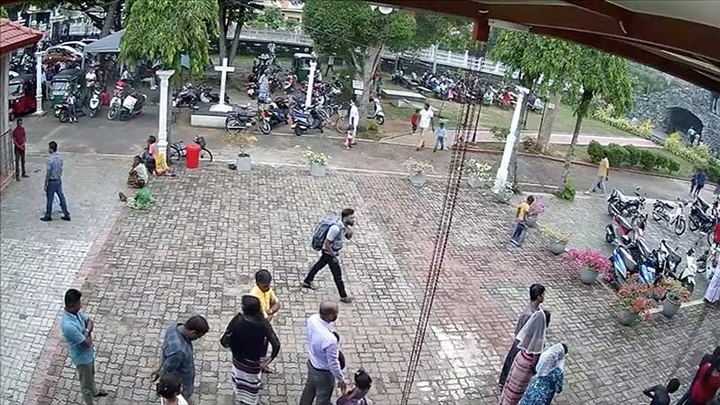 2019-04-23T125720Z_2_LYNXNPEF3M0NV_RTROPTP_4_SRI-LANKA-BLASTS-SUSPECT.JPG