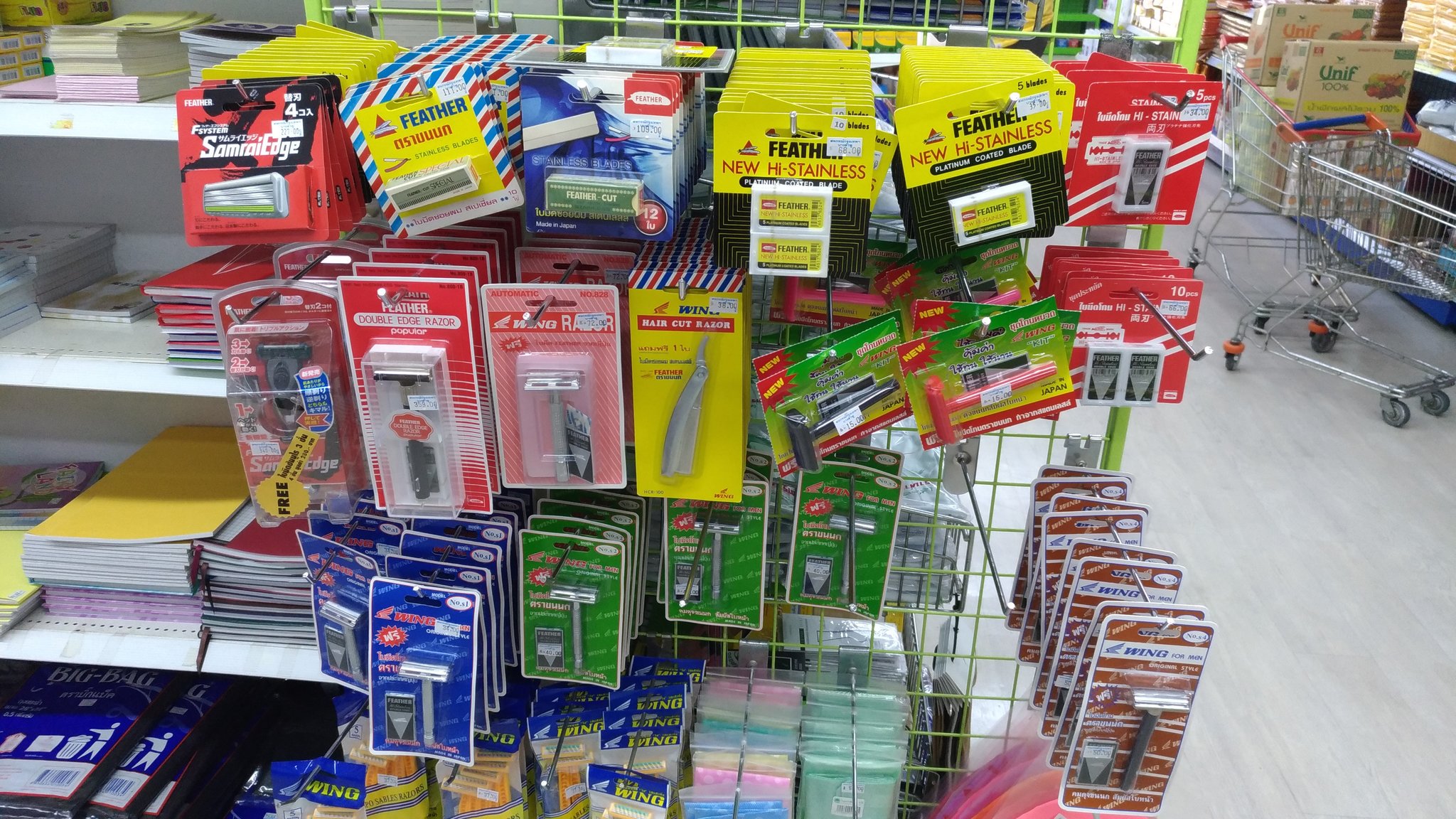 Razor blades pic 1.jpg