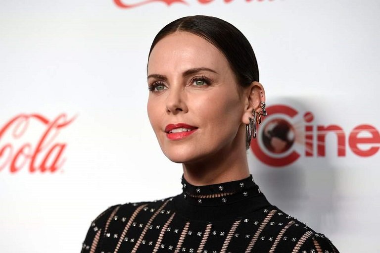 charlizetheron1904.jpg