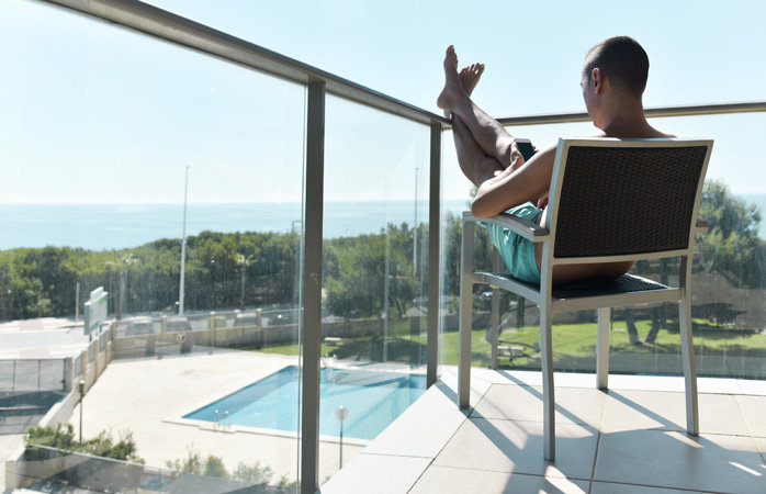hotel-pricing-pool.jpg