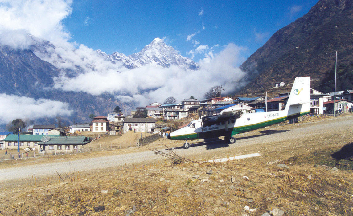 lukla1995.jpg.19554587b16585c95960353e48c9233a.jpg