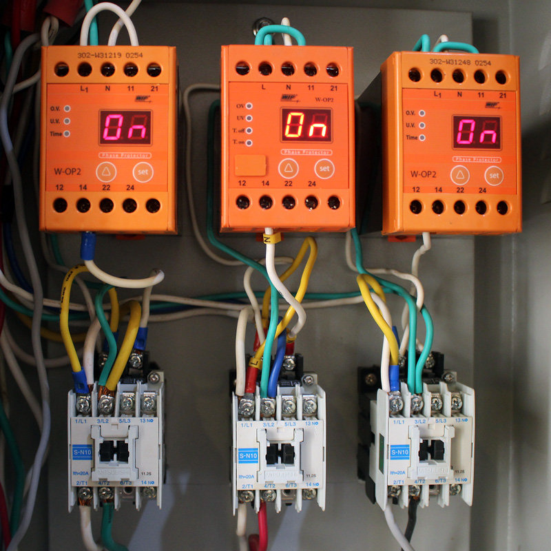 wIMG_8776_phase-protectors.jpg.425753312d0d4cdc19ee9e2f80cf061e.jpg