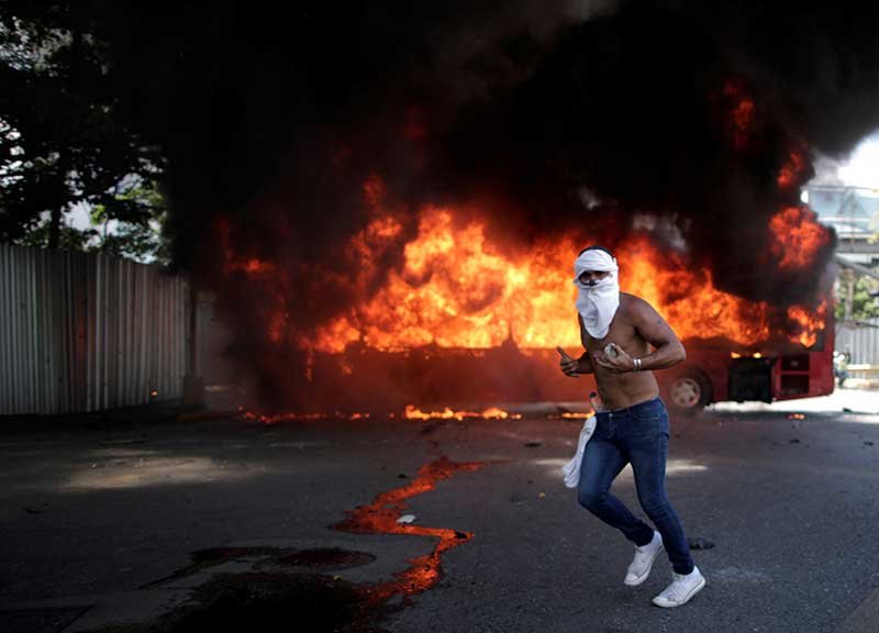 2019-04-30T172652Z_1_LYNXNPEF3T1IB_RTROPTP_4_VENEZUELA-POLITICS.JPG