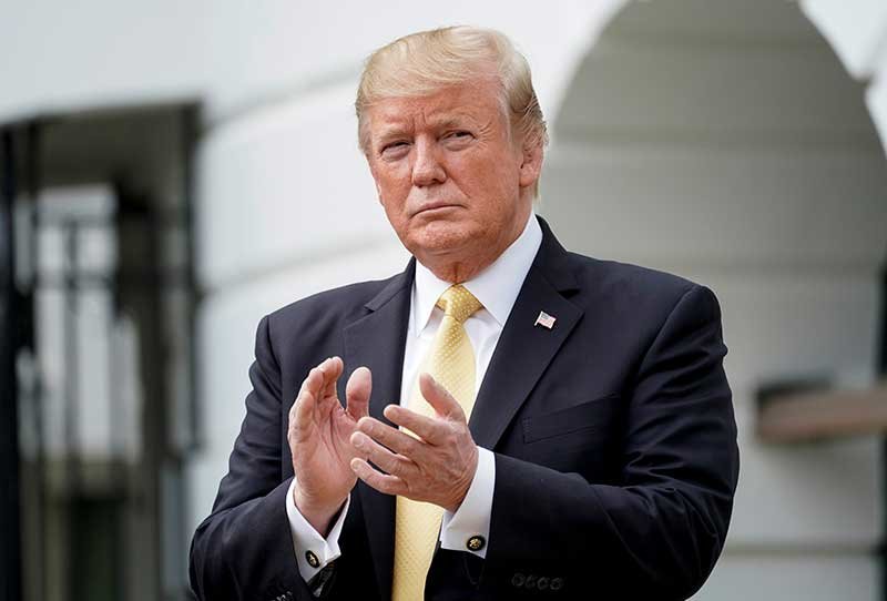 2019-05-01T002849Z_1_LYNXNPEF40224_RTROPTP_4_USA-TRUMP-NASCAR.JPG