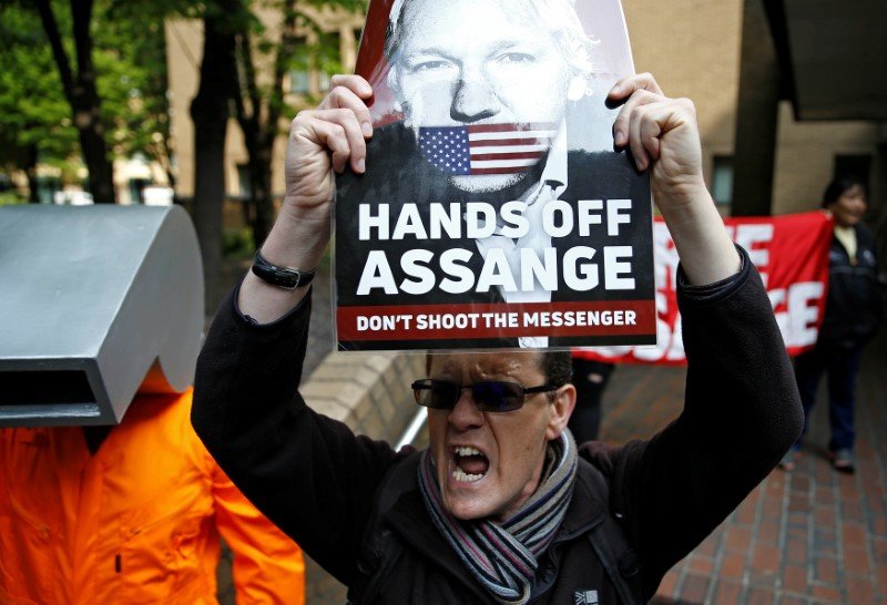 2019-05-01T105256Z_2_LYNXNPEF402K1_RTROPTP_3_WIKILEAKS-ASSANGE.JPG