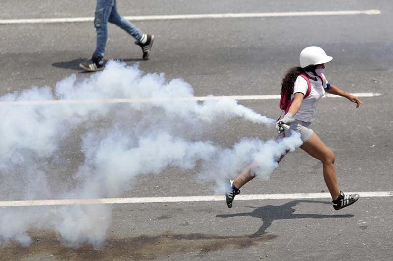 2019-05-01T174343Z_1_LYNXNPEF403E7_RTROPTP_4_VENEZUELA-POLITICS.JPG